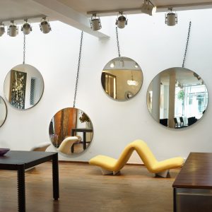 Pendulum mirror on a heavy chain to simulate swinging. frame comes in black or gold and in 5 sizes